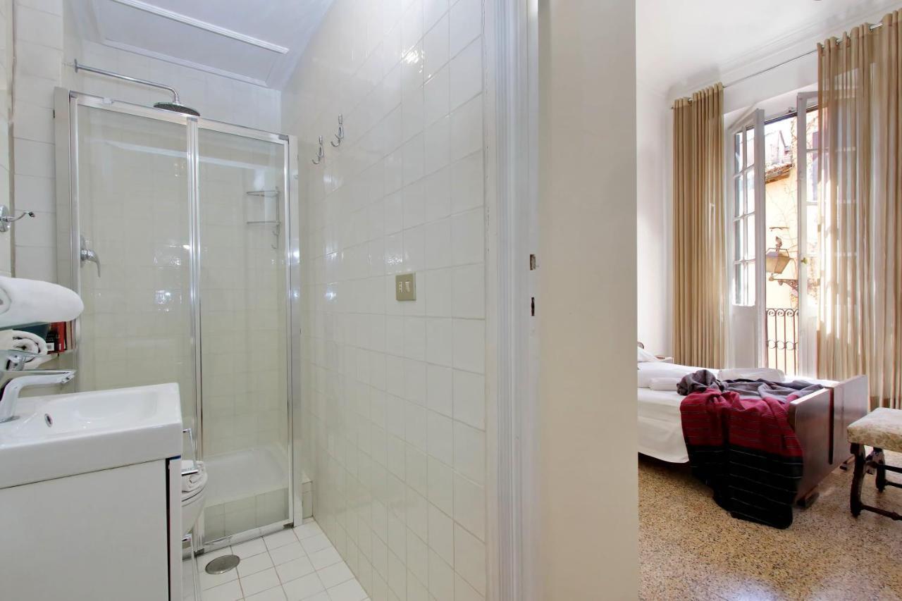 4Bnb - Tiberina Spacious Apartment โรม ภายนอก รูปภาพ